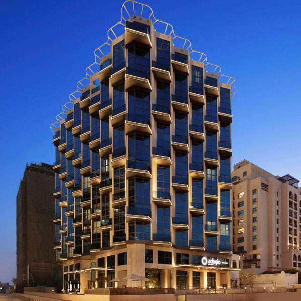 Adagio Premium The Palm front view