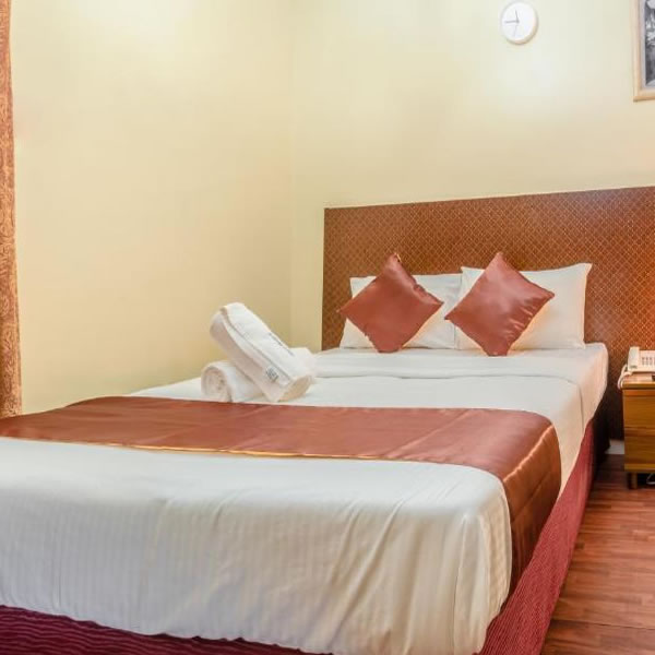 Al Karnak Hotel front view