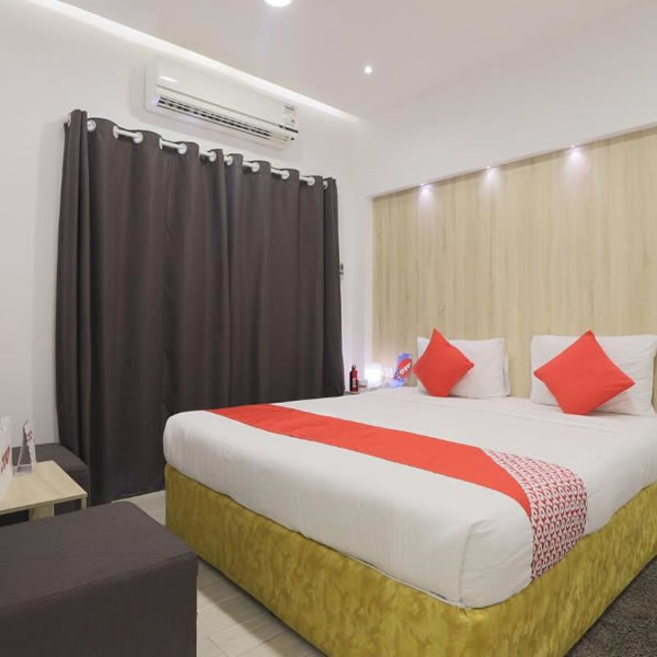 OYO 314 24 Gold Hotel front view